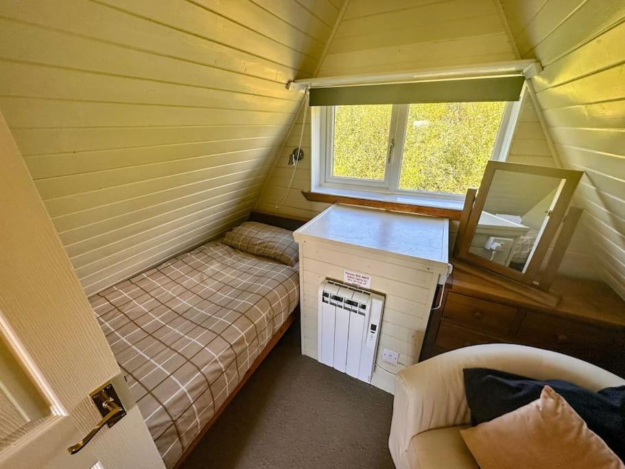 1 Bedroom Cabin With Mountain & Loch Views - Quiet Location Between Glencoe & Ben Nevis Corran  Ngoại thất bức ảnh