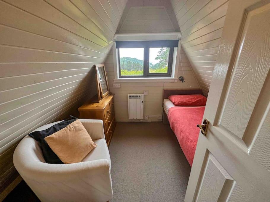 1 Bedroom Cabin With Mountain & Loch Views - Quiet Location Between Glencoe & Ben Nevis Corran  Ngoại thất bức ảnh