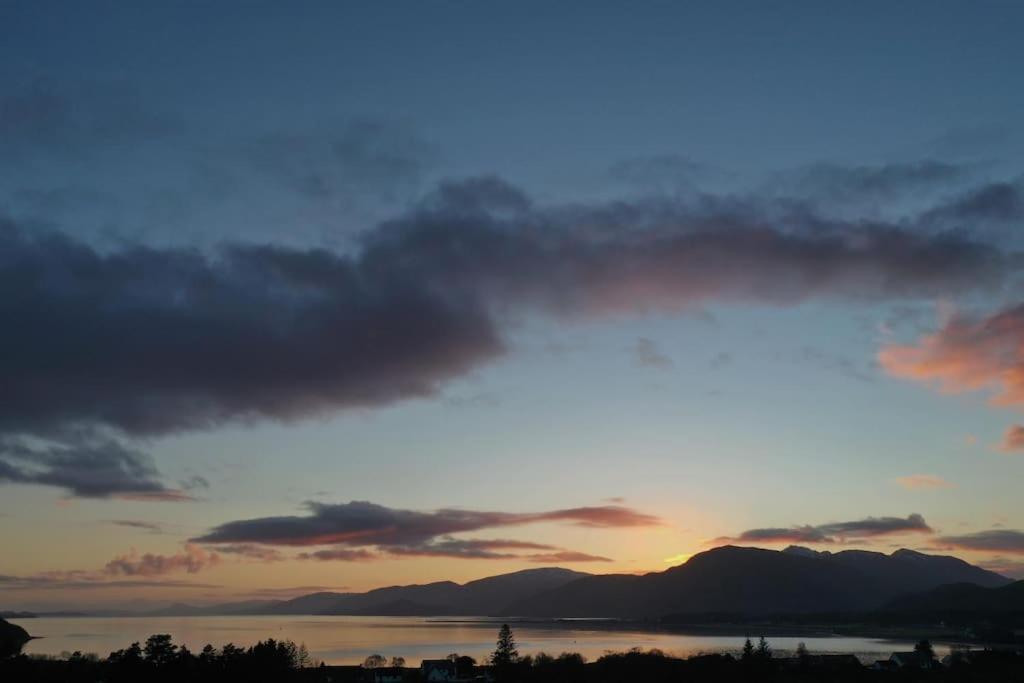 1 Bedroom Cabin With Mountain & Loch Views - Quiet Location Between Glencoe & Ben Nevis Corran  Ngoại thất bức ảnh